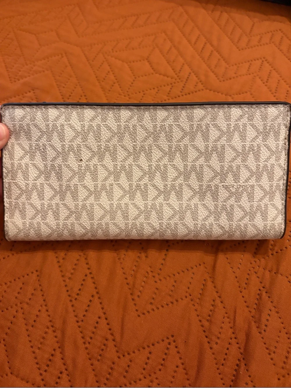 Michael Kors signature mk